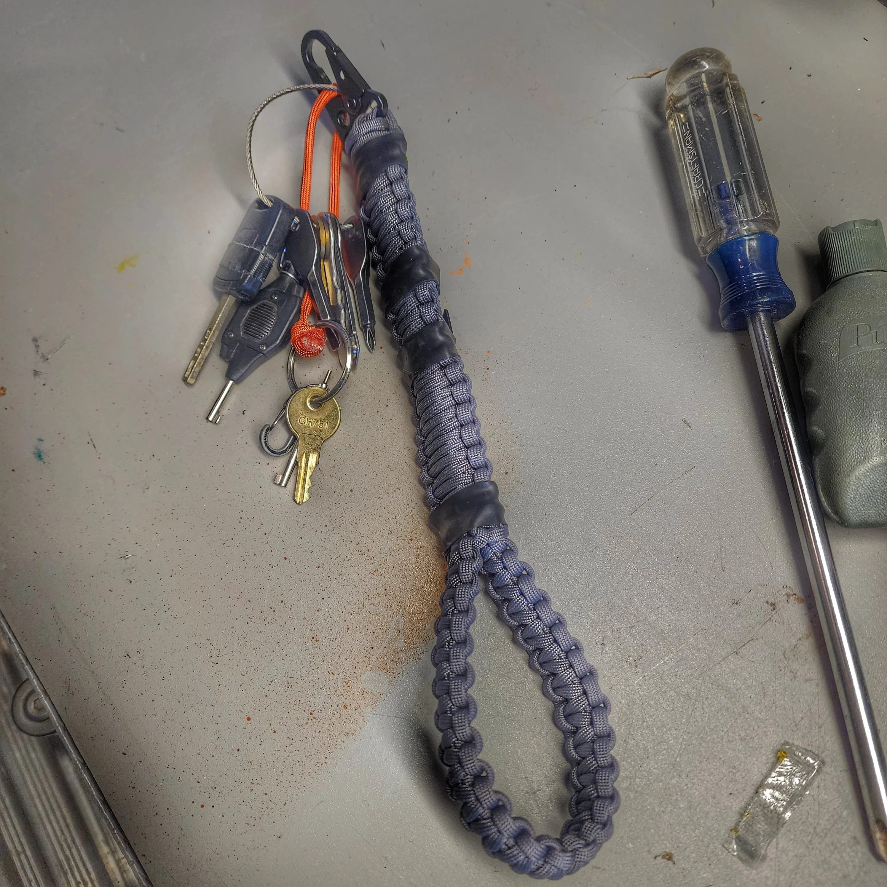 ParaKeeper: Paracord Keychain Wrist Shackle with Survival Kit.