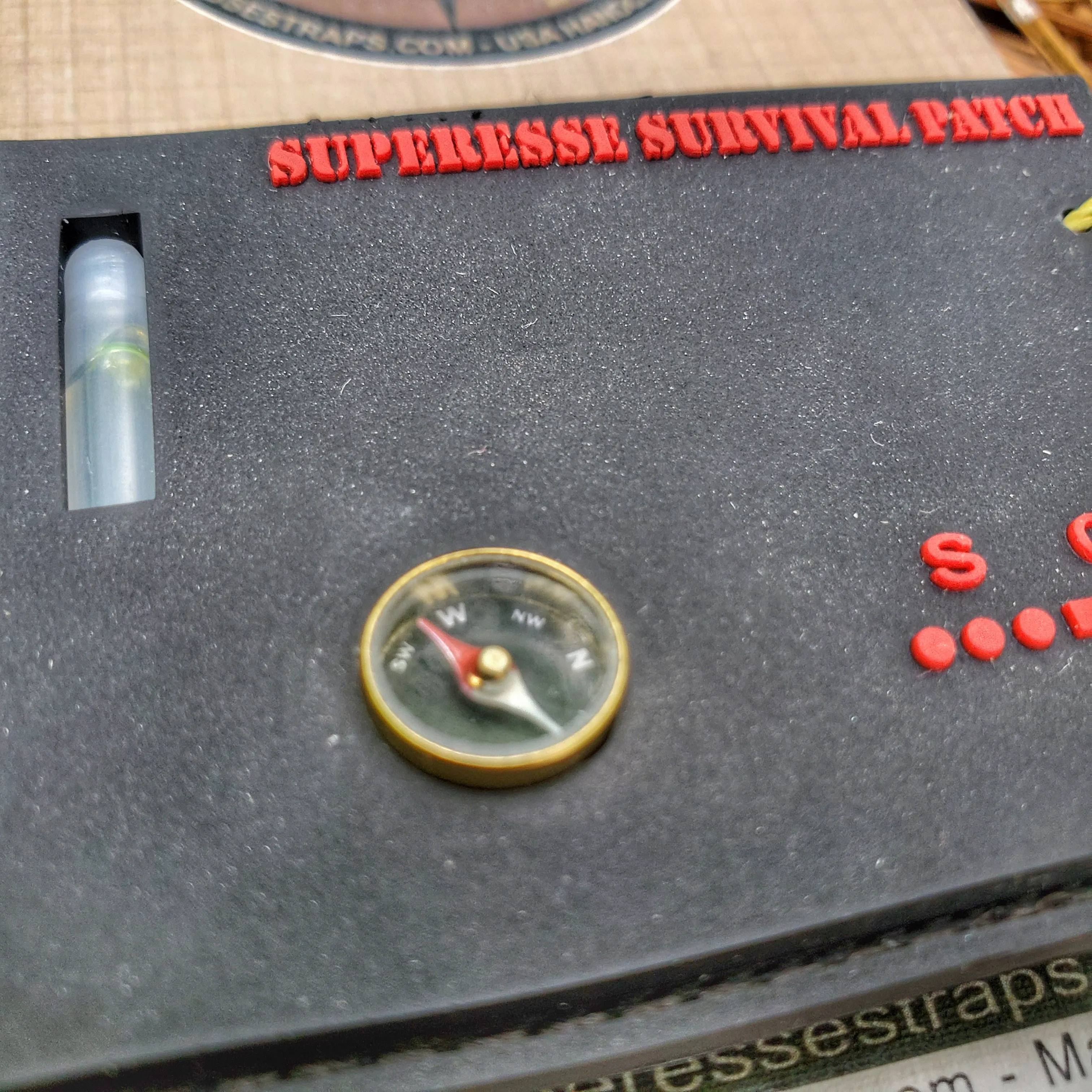 Superesse Survival Patch: Compartmentalized Micro EDC and Survival Kit